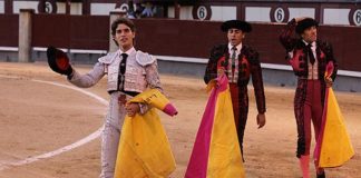 Manuel Larios dando la vuelta al ruedo en Las Ventas. (FOTO:Iván de Andrés/Burladero.com)